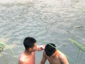 男男Gay洗澡互吃鳮吧在线(男男 Gay 洗澡互吃鳮吧，这样的画面想想都觉得刺激，你想知道他们在网上做了什么吗？)